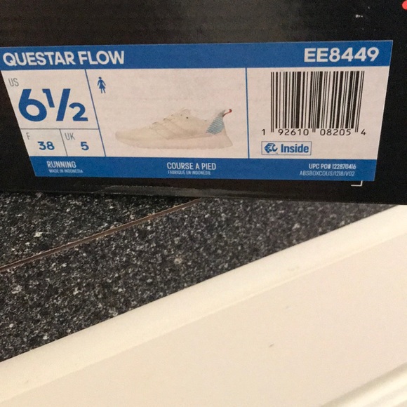 NWT adidas Questar Flow - Picture 6 of 6
